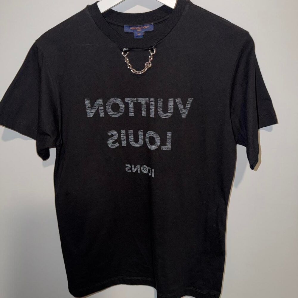 Louis Vuitton Women's Black T-shirt